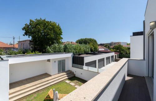 Stylish Home w/ Garage & Terrace by HostWise - Photo 5