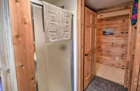 Charming Four-Bedroom Cabin Rental near Long Lake in Aroostook County, Maine - Foto 17