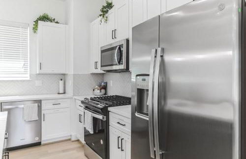 Modern Luxury retreat in downtown - Photo 26