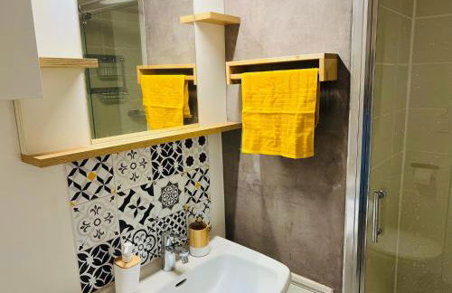 E&Y - Gare SNCF - Cité Congrès - Centre - Parking - Foto 23