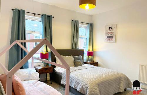 KozyGuru / Wigan / 2BR 4Beds / Newly Refurbished Stylish Holiday House / Close to Big Retail Park / UWNE034 - Foto 36