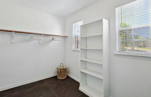 Wellness Oasis 5BR W Pool + Huge Yard + Fire Pit - Foto 5