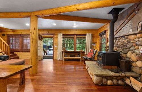 Whispering Pines - Cabin w hot tub - Foto 25