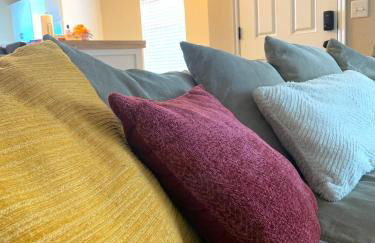 Cheerful 3 Bdrm space, 2 bath!. You gotta love it! - Photo 5