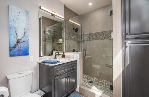 Mariposa Grove Creekside Retreat - To be featured on STAYCATION on the Destination Channel in 2026! - Foto 9