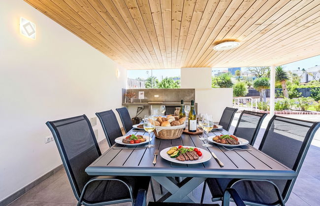 Villa With Pool and Beautiful Architecture - Foto 35