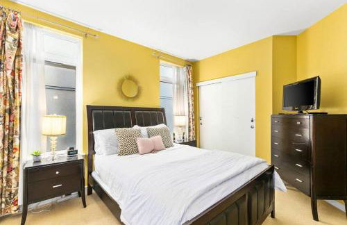 Corner Unit in the middle of it all - 99 Walkscore - Foto 21