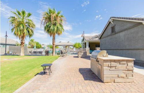 2 Bedroom Villa, Dog Park, Lake, WiFi, Laundry , Pool - Photo 3