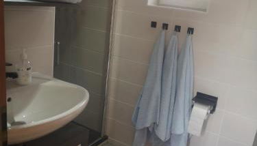 S&H Ferienwohnung - Photo 2, towels, Shower