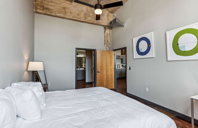 Luxury Historic Loft with Gym - Photo 60