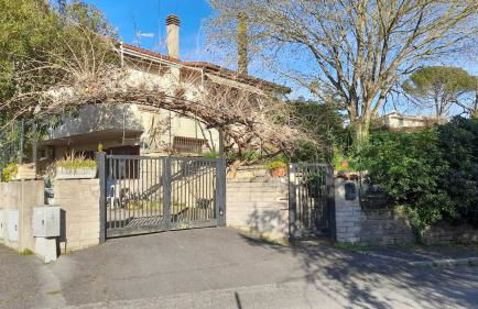 Entire apartment in Panoramic Villa with Bathtub - Photo 61