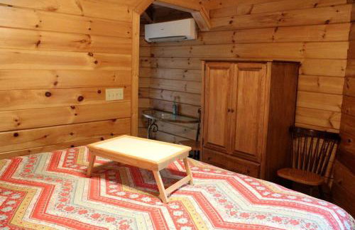 Romantic Yurt Getaway with a Private Hot Tub near Beckley, West Virginia - Foto 8