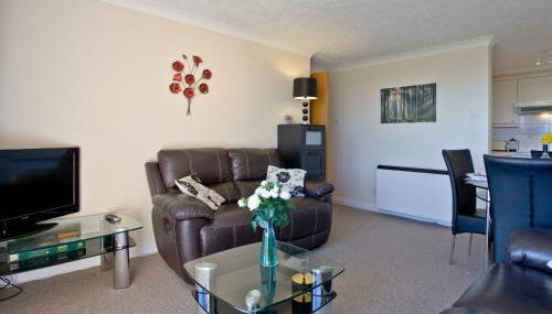 Steps From The Shore - Photo 4