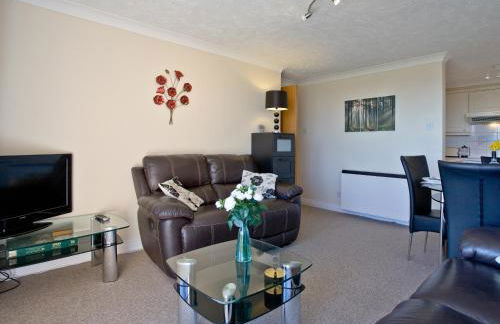 Steps From The Shore - Photo 4