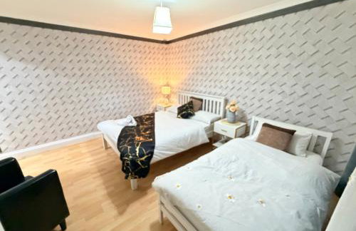 Lovely Two Double Bedroom Maisonette in Surrey - Photo 14