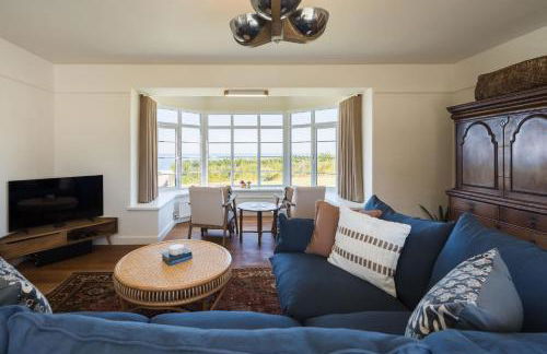 Cliff Top - Panoramic Sea Views with Spa & Hot Tub - Photo 61