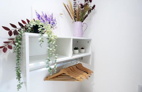 large 2 bed central apartment with balcony and private parking - Foto 42