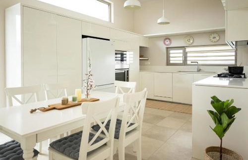 Villa - Sleeps 10 - Pool - Parking - Pool Table - Foto 22