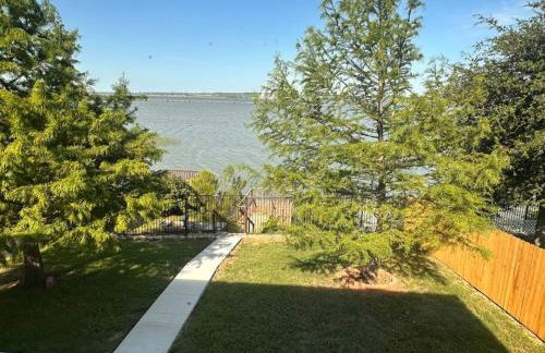 Lake Front Home, around 15 minutes drive to AT&T and Epic Water - Foto 23