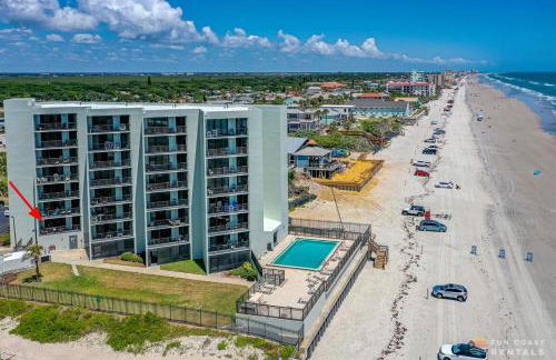Ocean View Balcony just STEPS to the Beach with Pool, Parking and Wi-Fi! - Foto 24