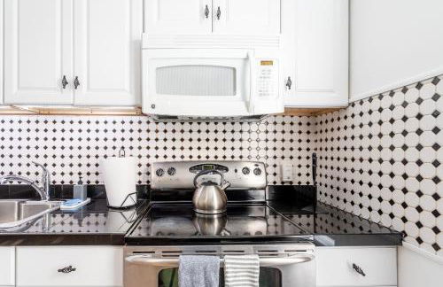 Sunny & Spacious 2BD 1BA WFH Apt-Huge Yard & Patio - Foto 7