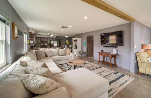 Lakefront Eufaula Cabin with Fire Pit and Private Dock - Foto 2