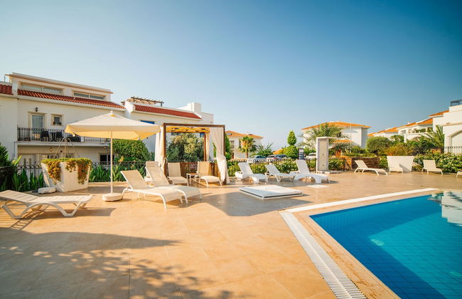 Sunny and Family Friendly Apartment Directly at the Pool - Foto 31