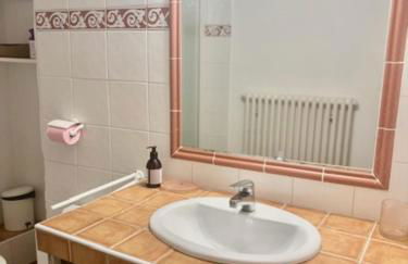 Stunning farmhouse with heated private pool in Provence - Photo 17