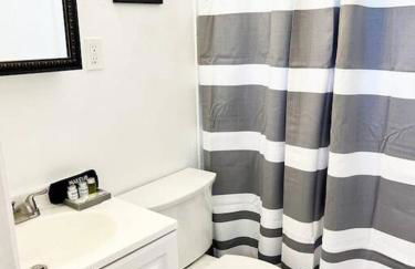 Modern Apartment - 3 of 4 - Photo 12