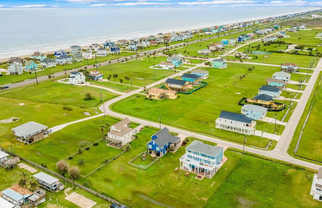Backyard Oasis Hot Tub and 2 Shaded Decks - Foto 53