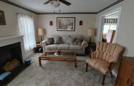 Entire Home - 4 Bedroom - Canandaigua - Steps Off Downtown - Walking distance to Restaurants, Shops, Breweries & Pubs - Foto 1