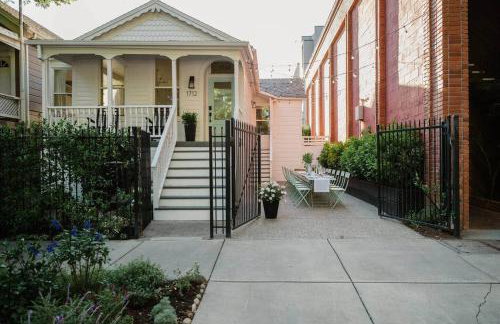 Historic Cottage + Modern Luxury • Walk to Capitol - Foto 50