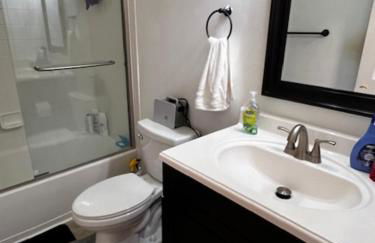 Cozy room and kitchen living room 7 minutes to IAD and DC area - Foto 8