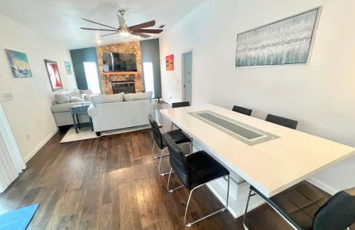 Dream Vacation Home w Heated Pool Close to Beaches Clearwater St Pete Quiet with Big Backyard - Foto 23