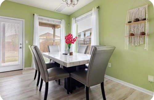 Modern 4BR Retreat, Fast WiFi, Parking, Less than 15 mins from Austin - Foto 20