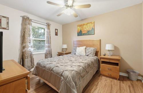 Next Stop! Comfort! 3 BR Near Amtrak Station! - Foto 8