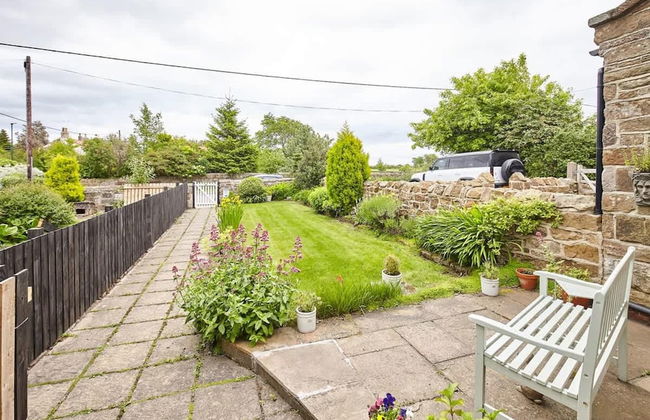 Host Stay Honeysuckle Cottage - Photo 17