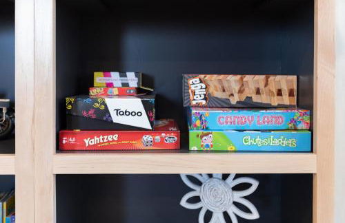 Large Luxury Home with Media Room and Game Room - 10 mins to Campus & Stadium - Foto 13