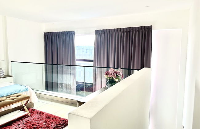 Embassy Gardens Apartment - Photo 8