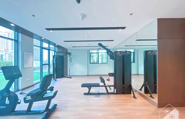 Cozy 1BR With Balcony & Views in Azizi Fawad - Photo 4