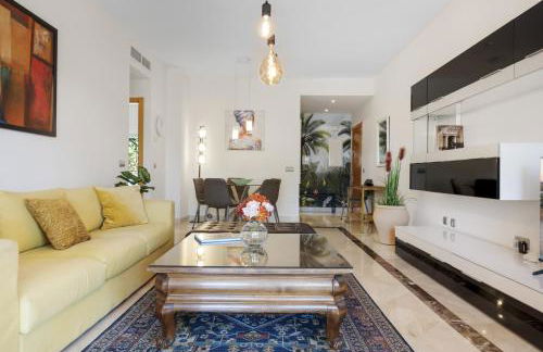 ViVi Homes - Toscana Luxury, Views, Pool & Terrace - Photo 34