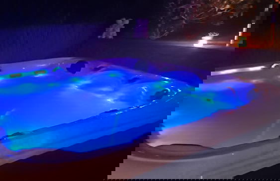 Rapallo 2-bed Apt, Sleeps 5 With Hot Tub - Foto 7