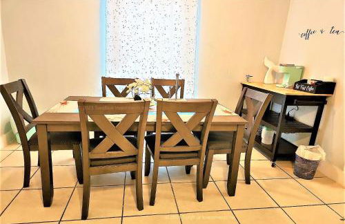 Furnished Home for Traveling Nurses, Corporate Stay Mid-Term Galveston-only 10Min to UTMB-7 Min to Cruise Port-1 Block to Beach Pleasure Pier- Large 3Bed-2Bath-7 Beds-CasaAzul 2605B - Foto 28