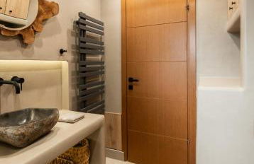 Rustic Boutique Apartment with Live Olive Tree & Private Parking - Photo 20