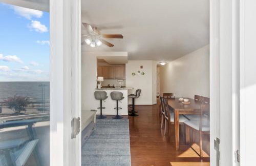 Bayfront Boardwalk Condo w Sunrise Views - Foto 12