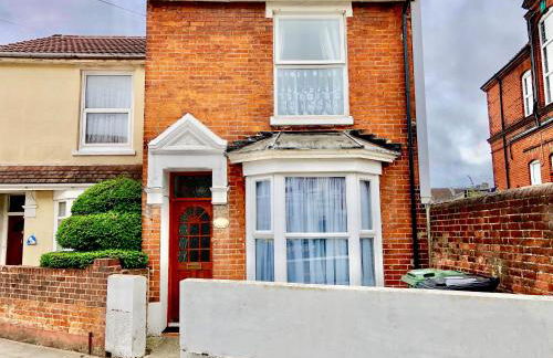 Purple Cloud Cosy 4 bed Cottage with Garden Parking Pet-Friendly - Foto 1