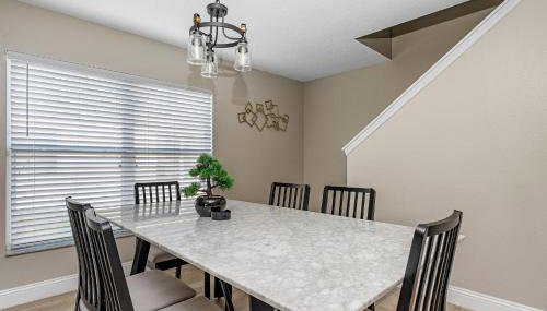 4BR w Heated Pool near Disney & Lake - Sleeps 10 - Foto 3