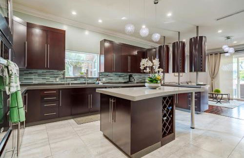 Regal 4 bed with hot tub close to Universal sleeps 15 - Foto 9