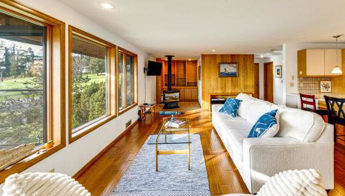 Serene La Conner Retreat with Fireplace and Deck! - Foto 3