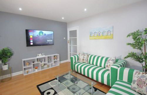 3 Bedroom 2 Bathroom Bungalow by CozyNest - Photo 14